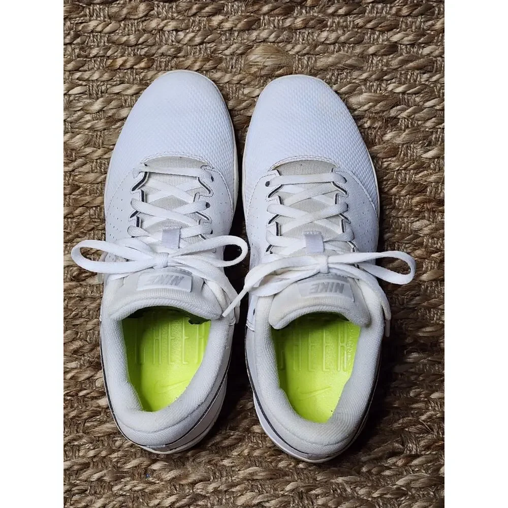 Nike Sideline IV Womens Size 7 White Cheerleading Shoes Low Top Athletic Sneaker